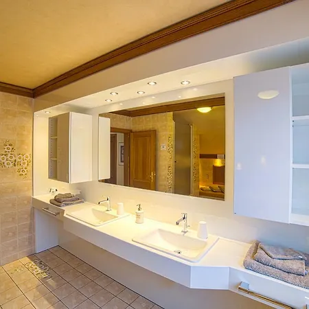 Eleganza מונשאו